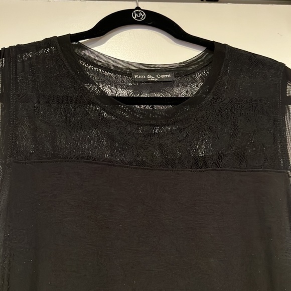 Kim & Cami XL sleeveless blouse with lace detail - Picture 2 of 5